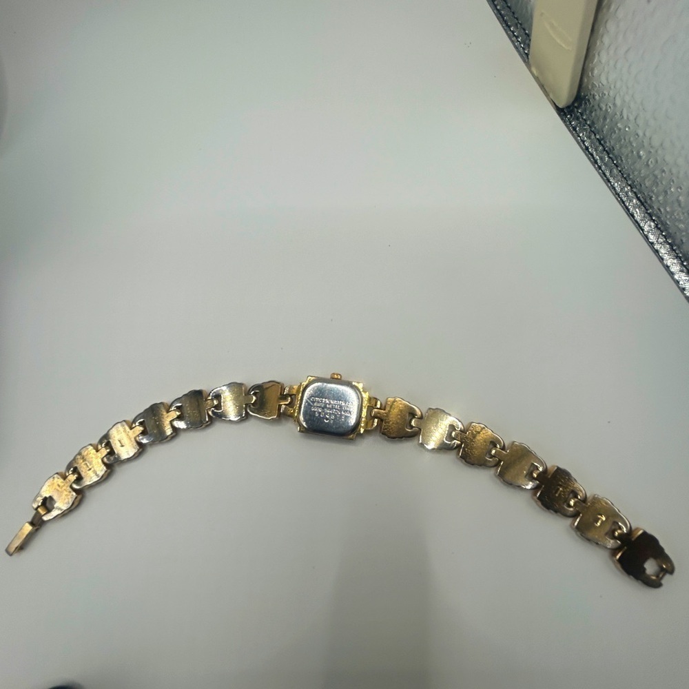 Vintage Citizen Gold and Silver Bracelet Watch - Picture 9 of 10